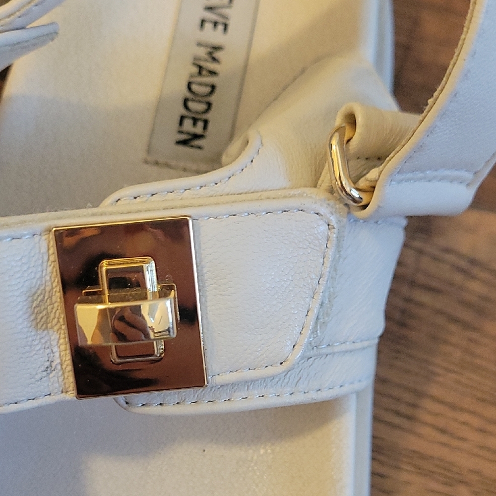 Steve Madden Cream Sandals with Gold Accent - Picture 4 of 8